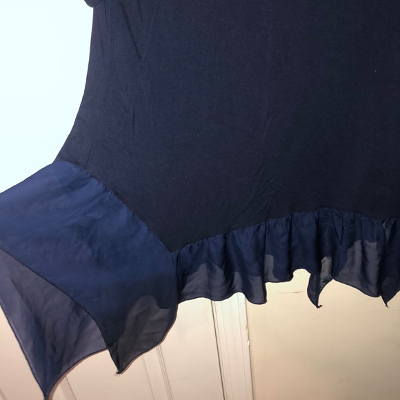 🚨PRICE DROP : Adorable Navy short sleeve top - Picture 2 of 3